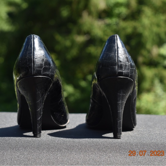 Women’s heels size 6 - Picture 2 of 3